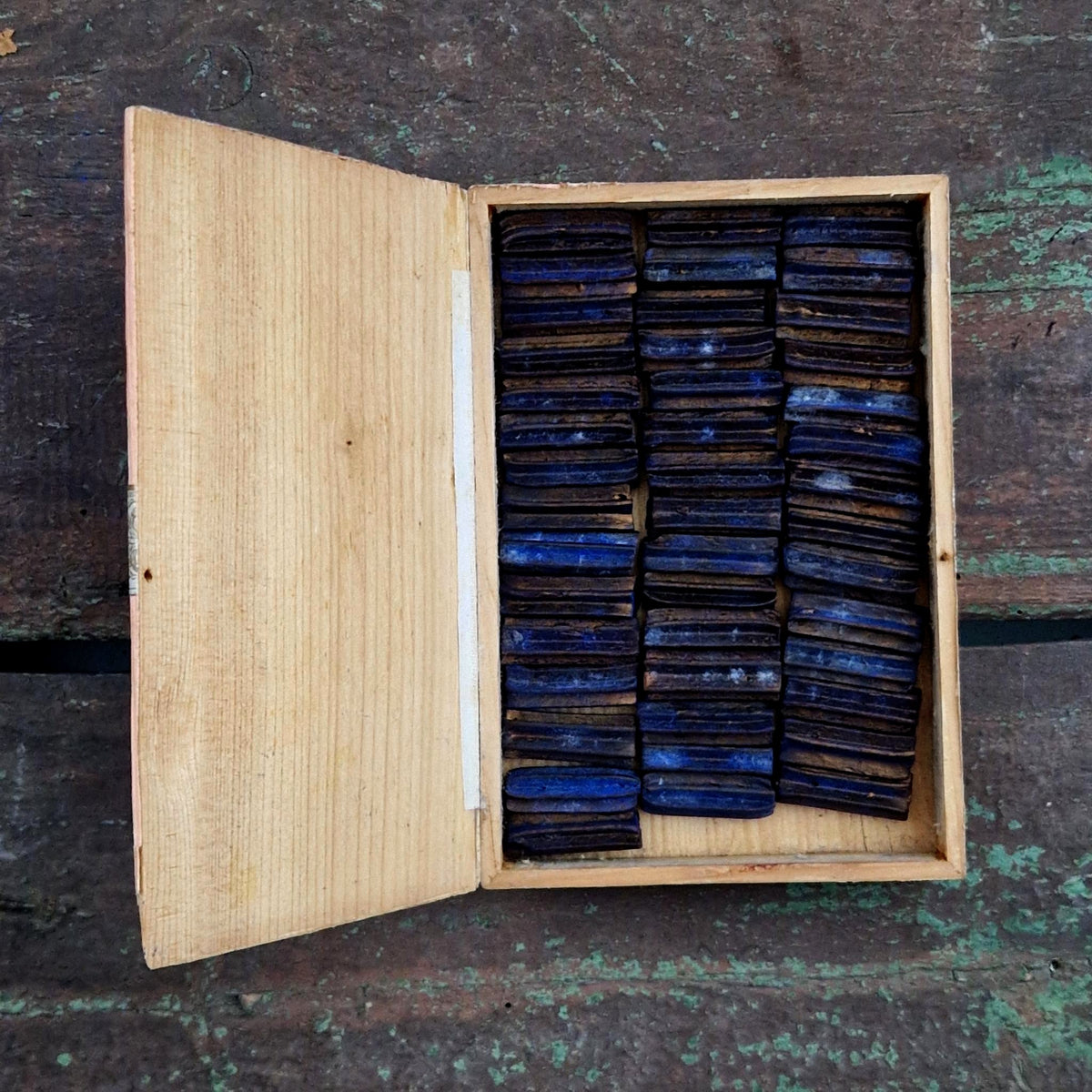 Boîte de Bleu Fixe « Aux armes d’Angleterre » - Balois, Dole