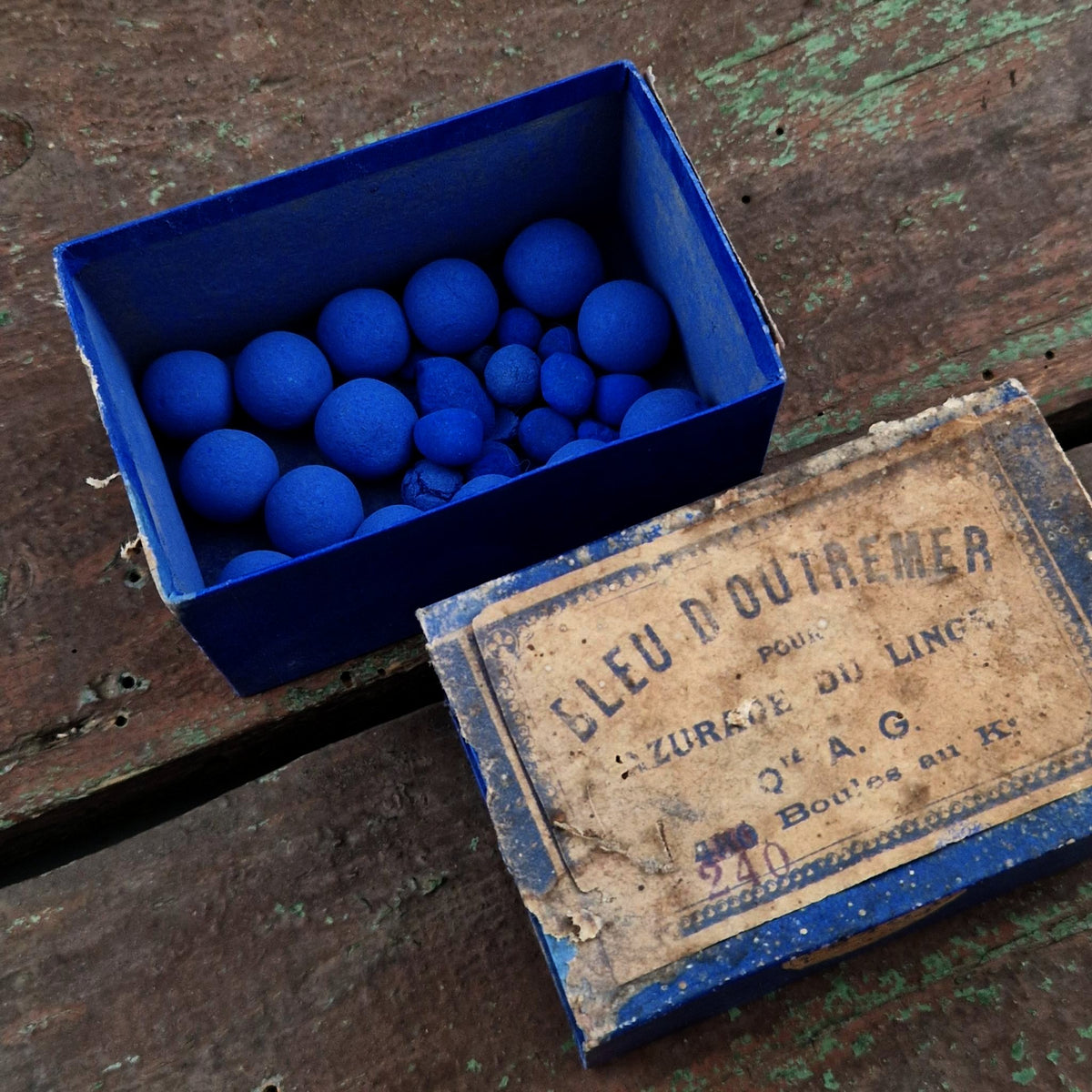 Boîte de « Bleu d’Outremer »  pour azurage