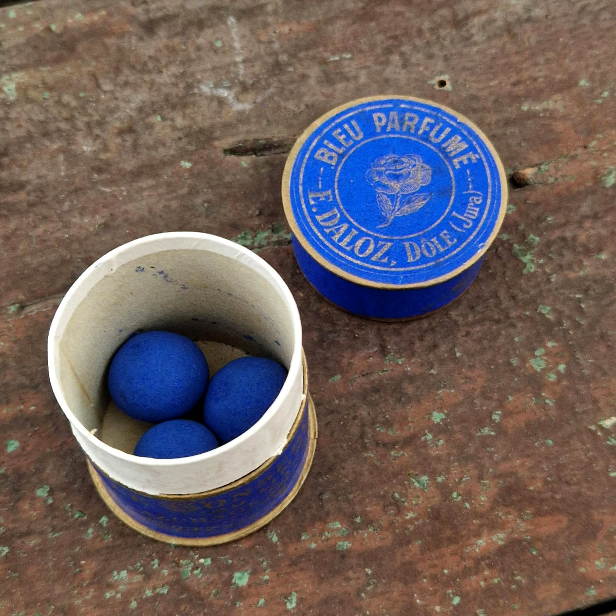 Ancienne boîte de « Bleu parfumé » - E. Daloz, Dole
