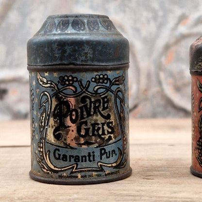 Rare duo de poivrières en tôle lithographiée « Poivre gris & blanc »