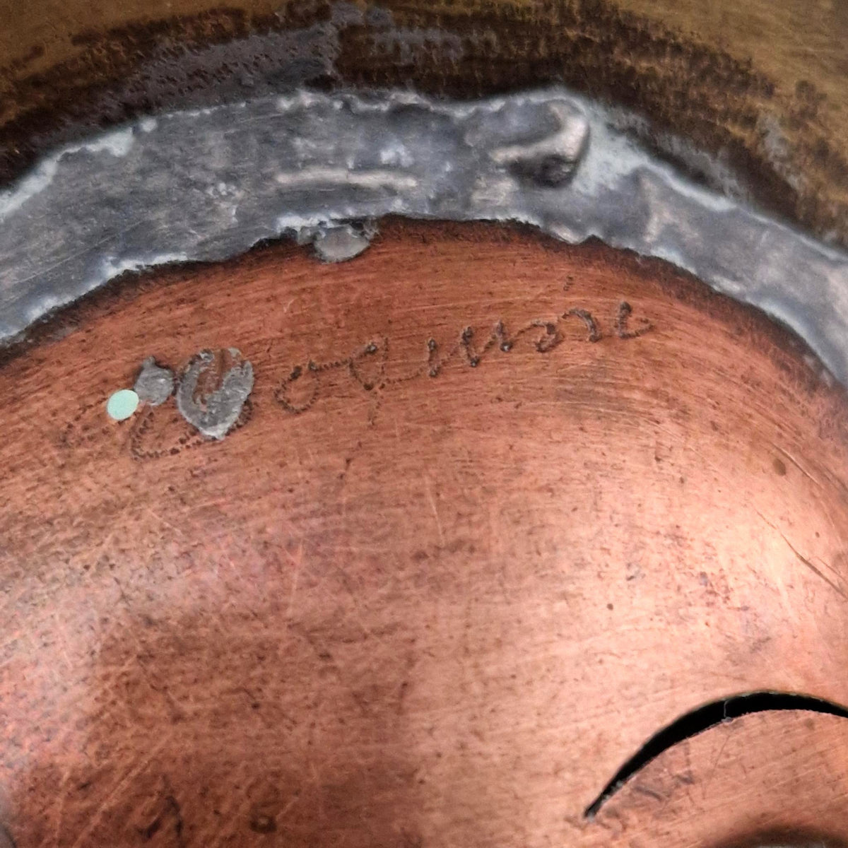 Ancien pochoir « Cils de poupée » en métal cuivreux