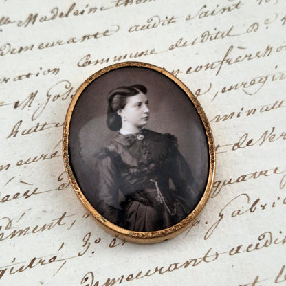 Rare Médaillon photo sur émail - Lafon de Camarsac, 1863