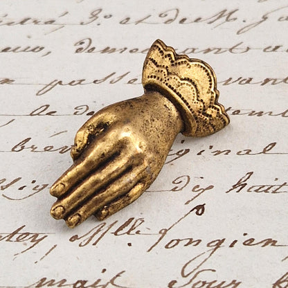 Ornement miniature « Main victorienne » en laiton