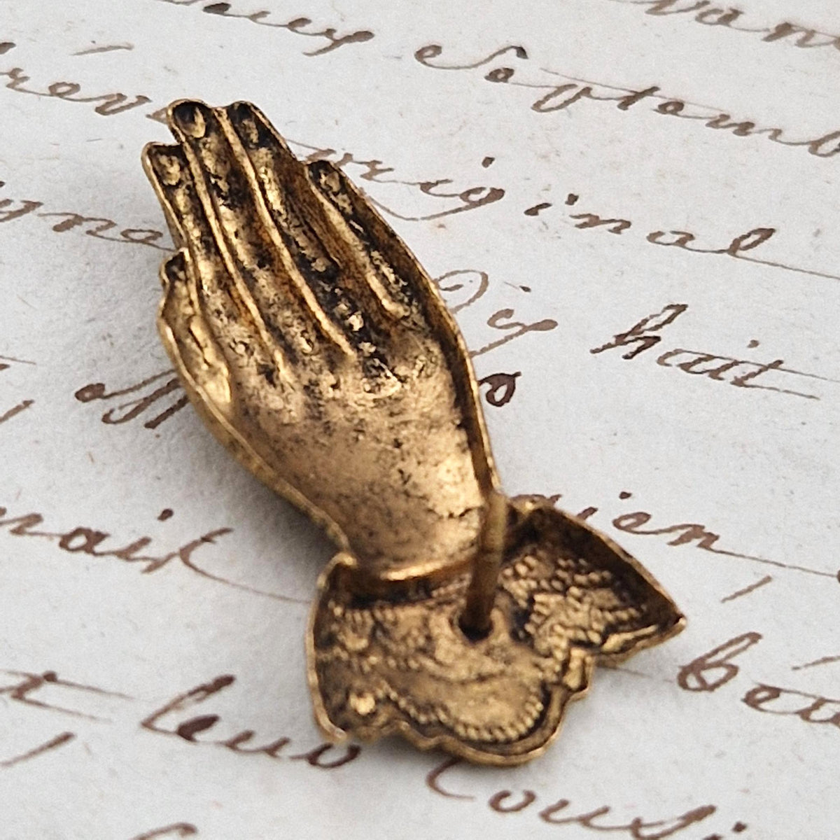 Ornement miniature « Main victorienne » en laiton