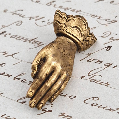 Ornement miniature « Main victorienne » en laiton
