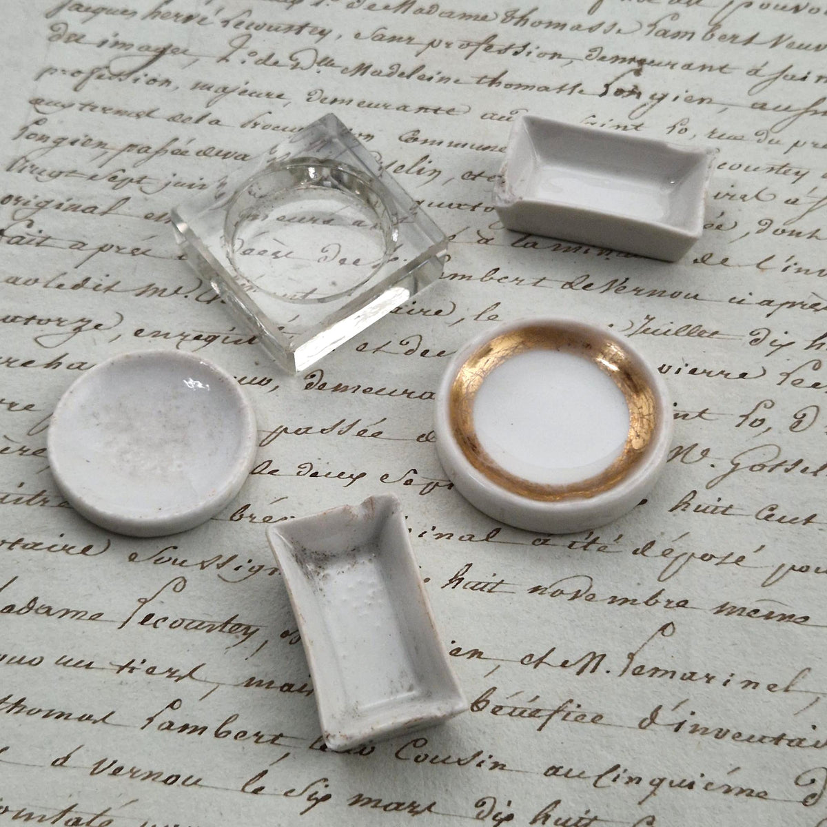 Ensemble de 5 godets de peintre en verre et céramique