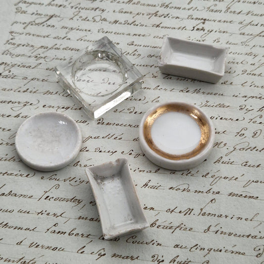Ensemble de 5 godets de peintre en verre et céramique