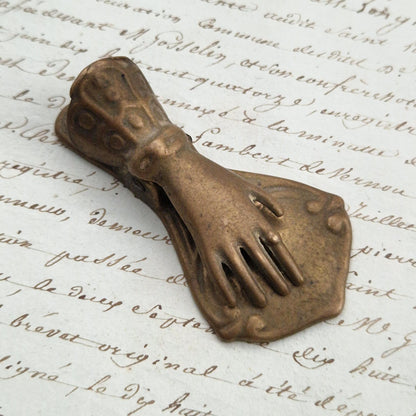 Ancienne mini Pince à courrier  « Main victorienne »