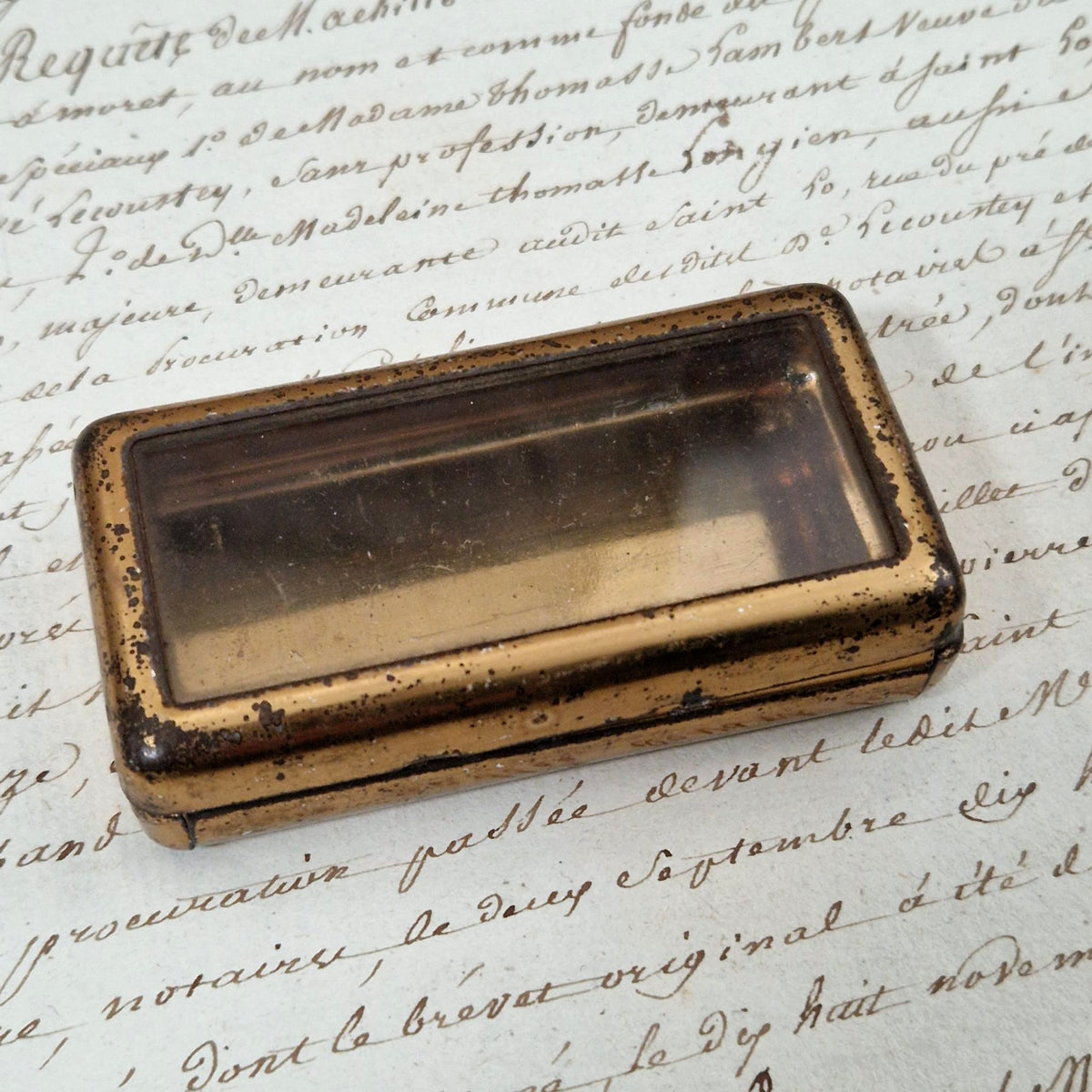 Ancien Coffret / Vitrine en métal doré - début XXe