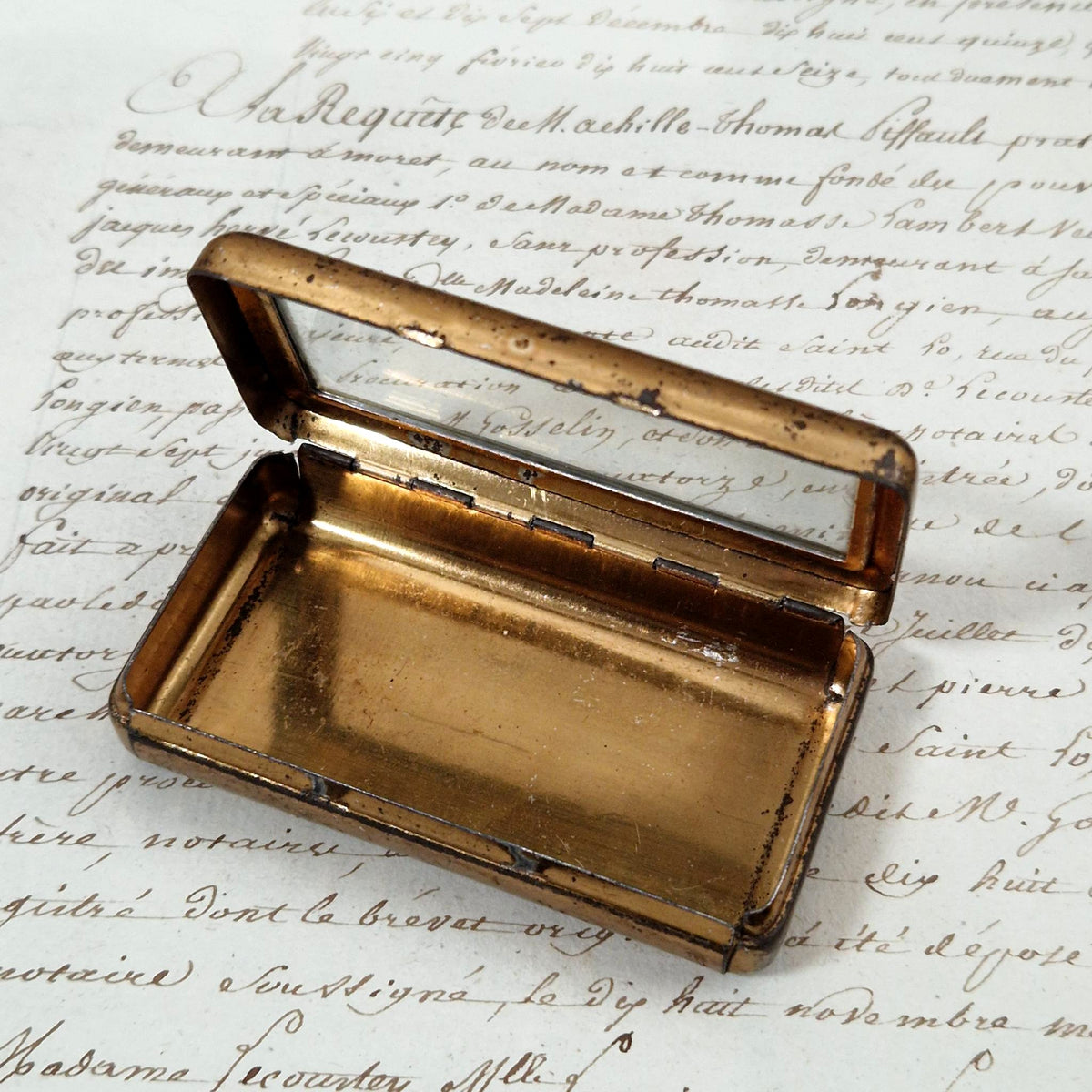 Ancien Coffret / Vitrine en métal doré - début XXe