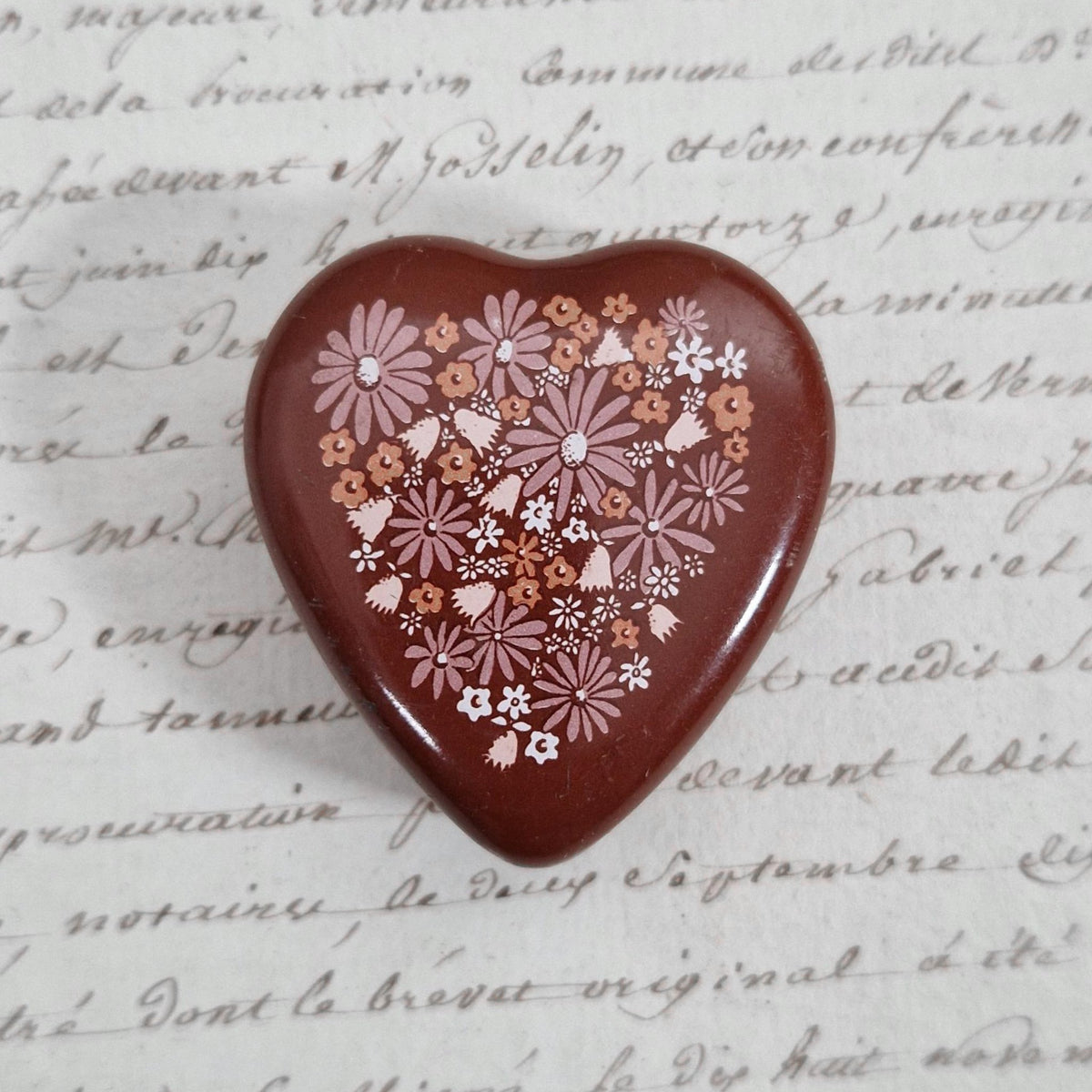 Boite en tôle lithographiée en forme de coeur