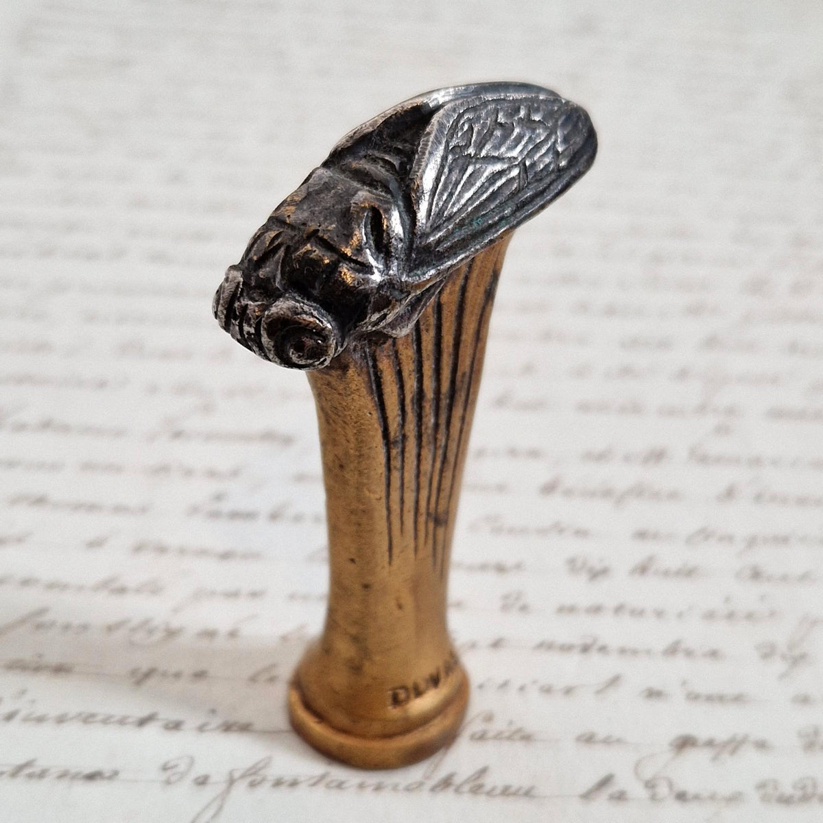 Ancien cachet en bronze « Cigale » - signé Duval