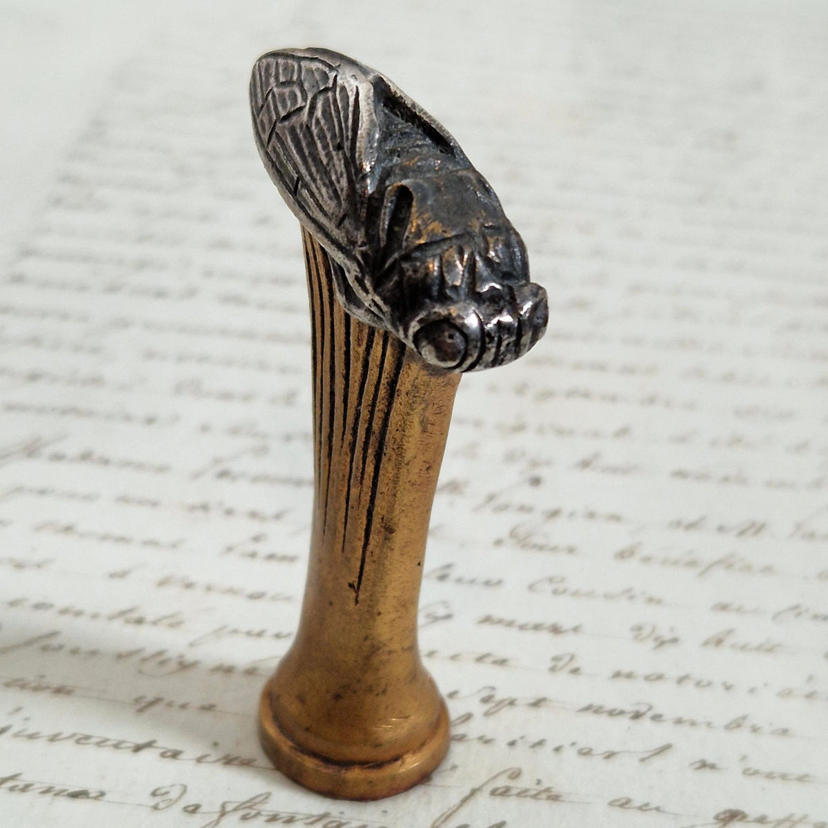 Ancien cachet en bronze « Cigale » - signé Duval