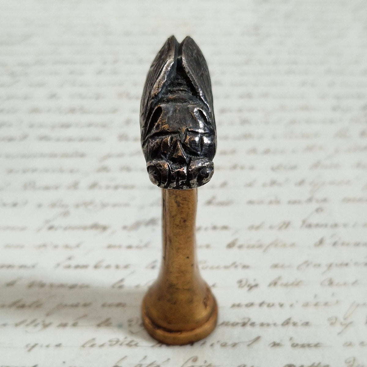 Ancien cachet en bronze « Cigale » - signé Duval