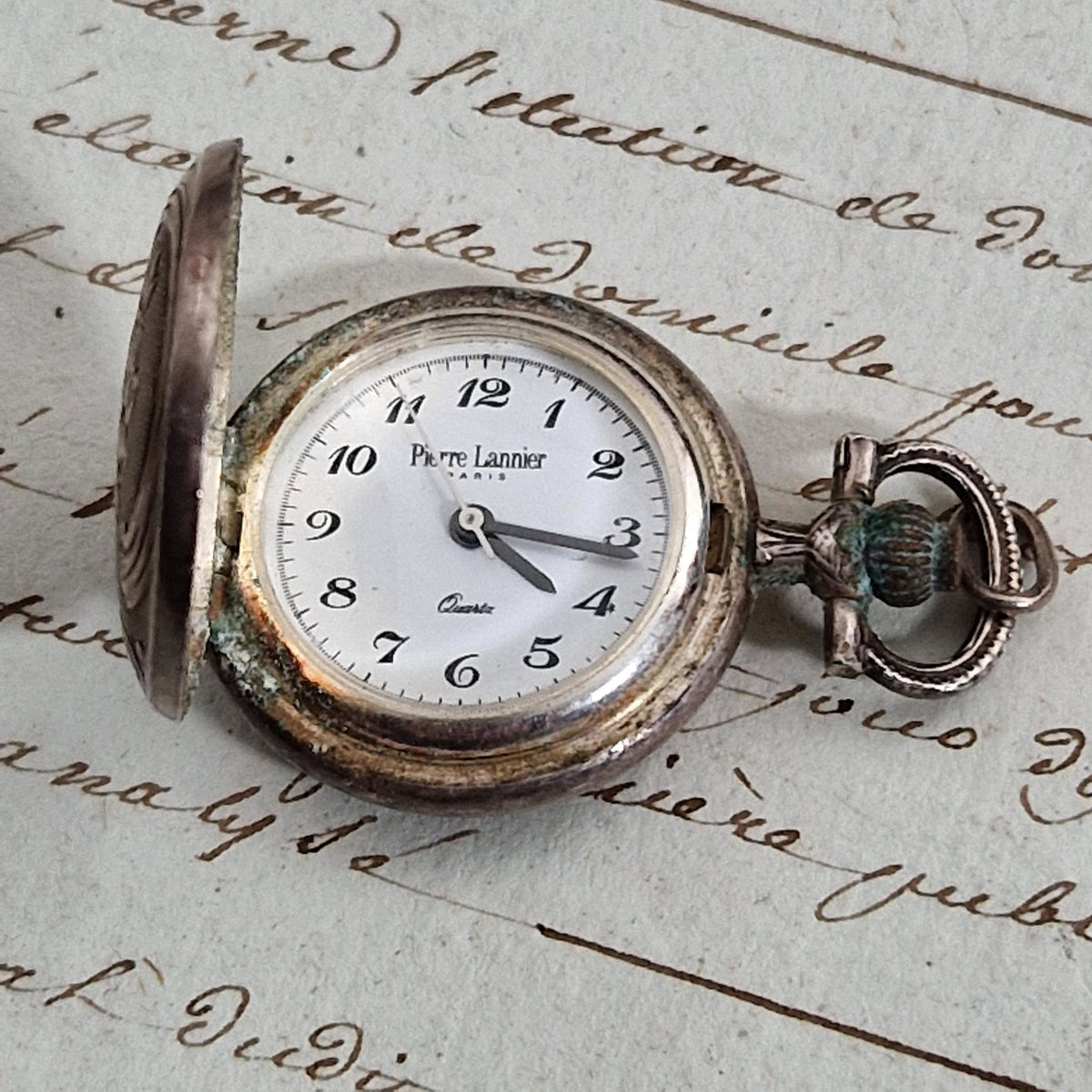 Montre pendentif à décor floral - Pierre Lannier Paris