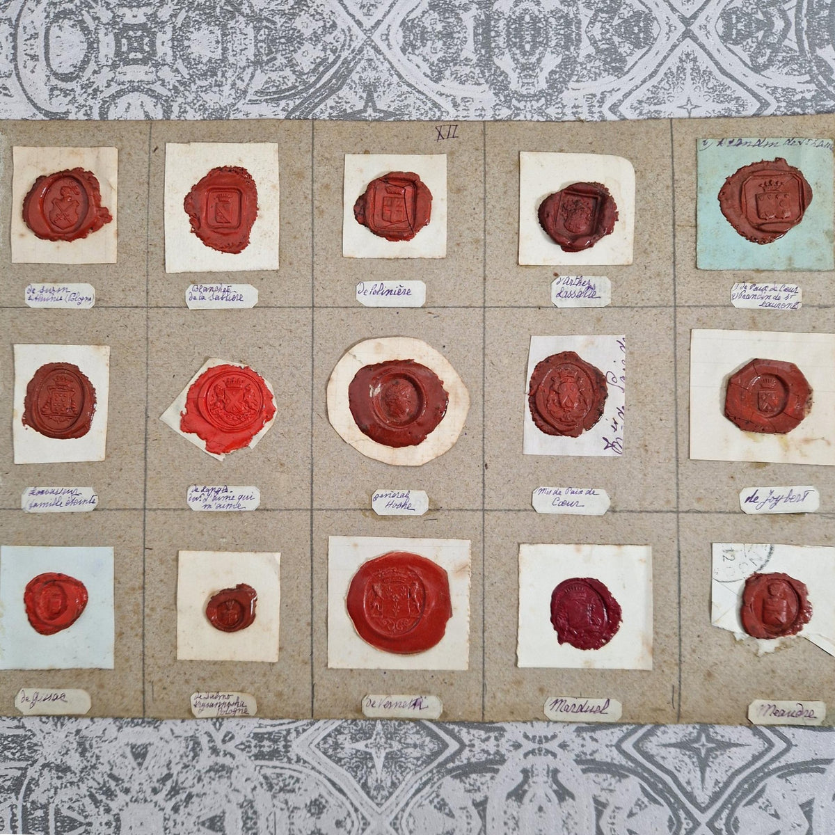 Collection de cachets anciens - Armoiries et blasons en cire