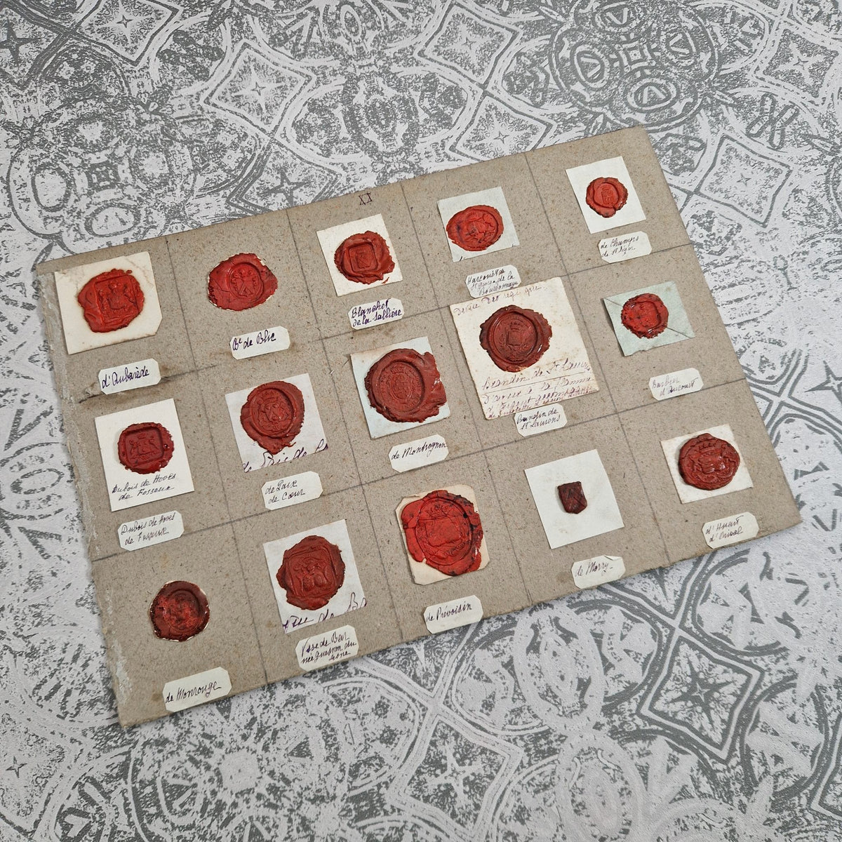 Collection de sceaux - 15 Empreintes en cire rouge