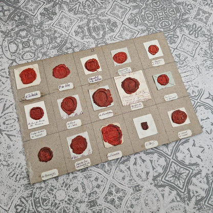 Collection de sceaux - 15 Empreintes en cire rouge
