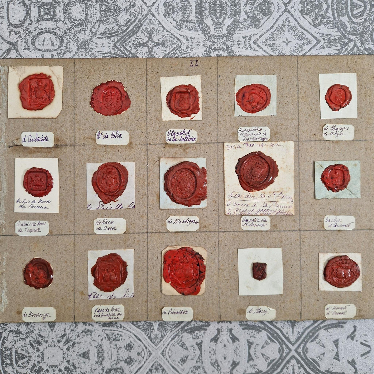 Collection de sceaux - 15 Empreintes en cire rouge
