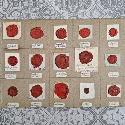 Collection de sceaux - 15 Empreintes en cire rouge