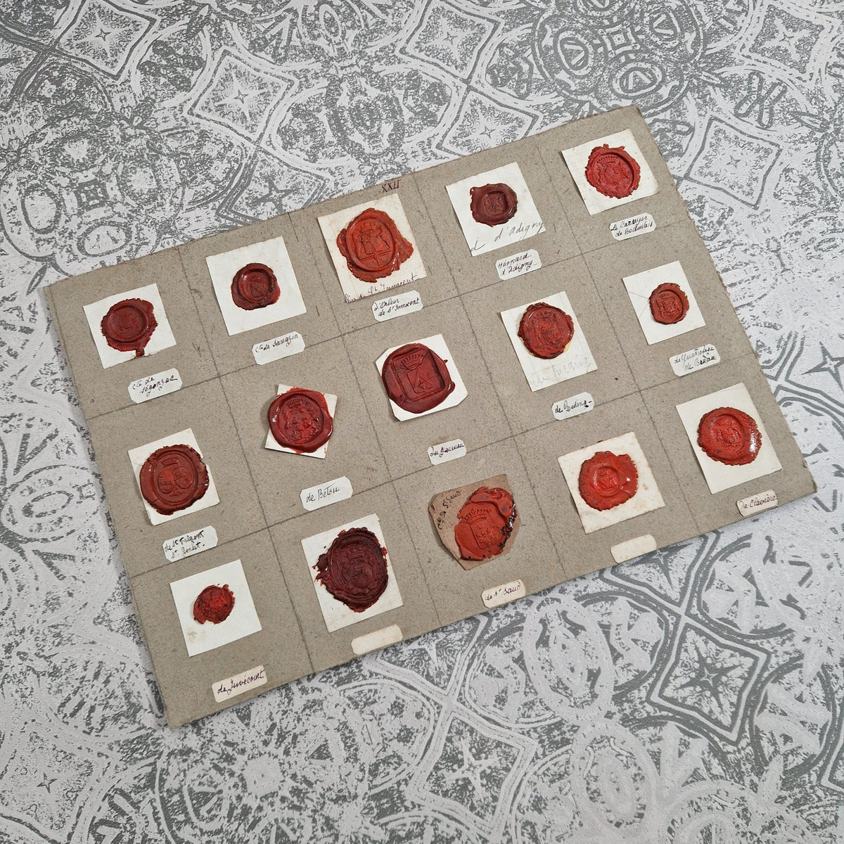 Collection de sceaux en cire rouge - Écus & blasons