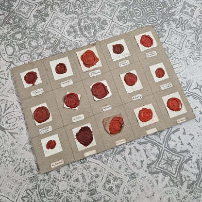 Collection de sceaux en cire rouge - Écus & blasons