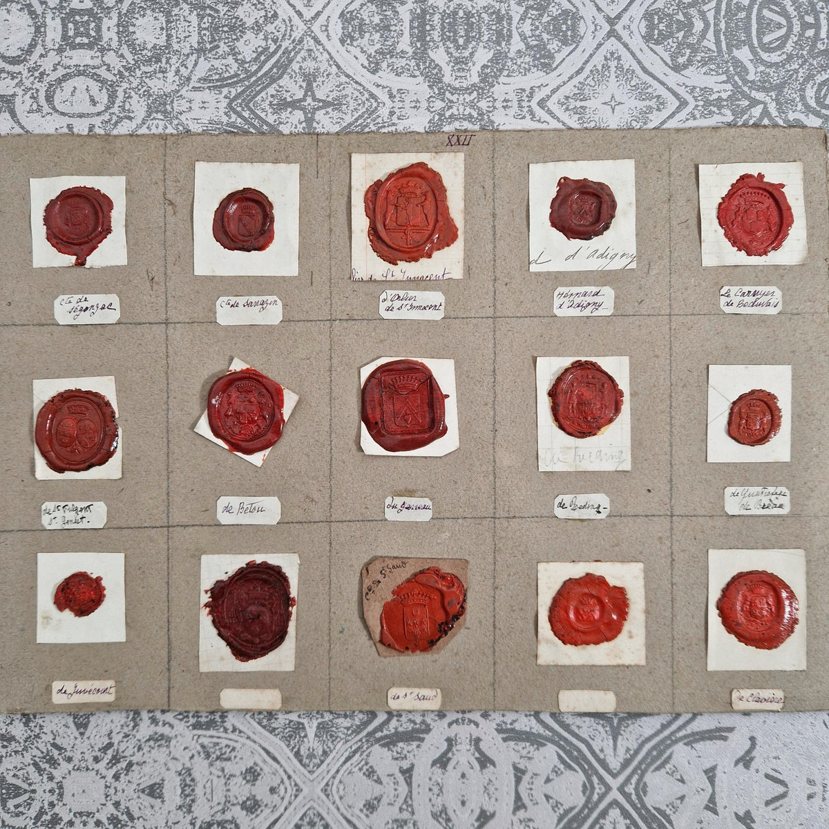 Collection de sceaux en cire rouge - Écus & blasons