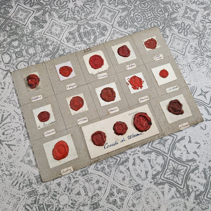 Collection de cachets - Blasons en cire vermillon et bordeaux