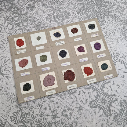 Cachets anciens polychromes - Nuances de violet, vert et rouge