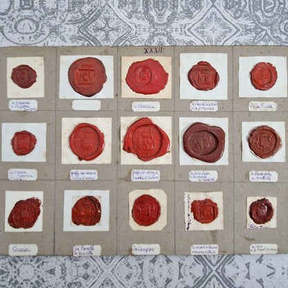 Planche de sceaux anciens - Grands blasons et cires rouges