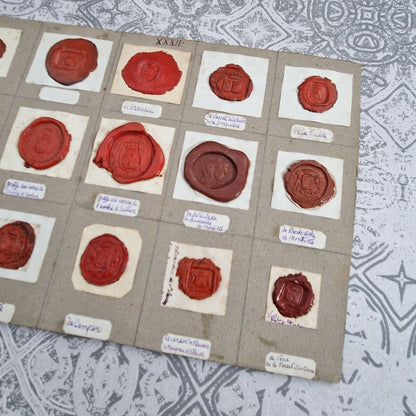Planche de sceaux anciens - Grands blasons et cires rouges