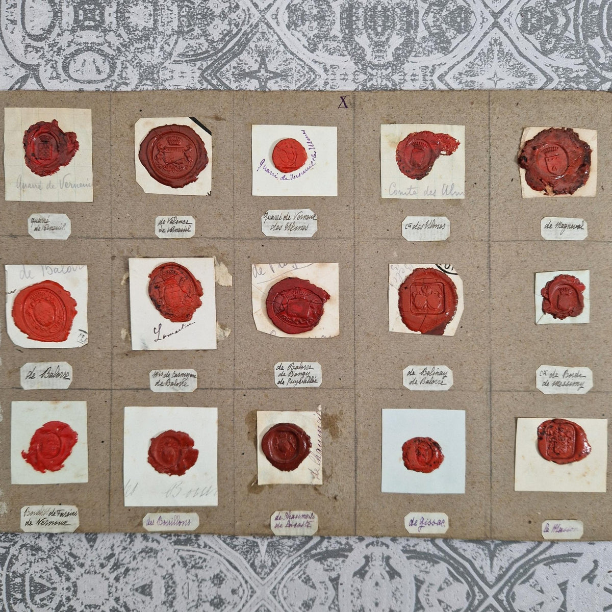 Collection de 15 cachets en cire - Blasons et écus couronnés