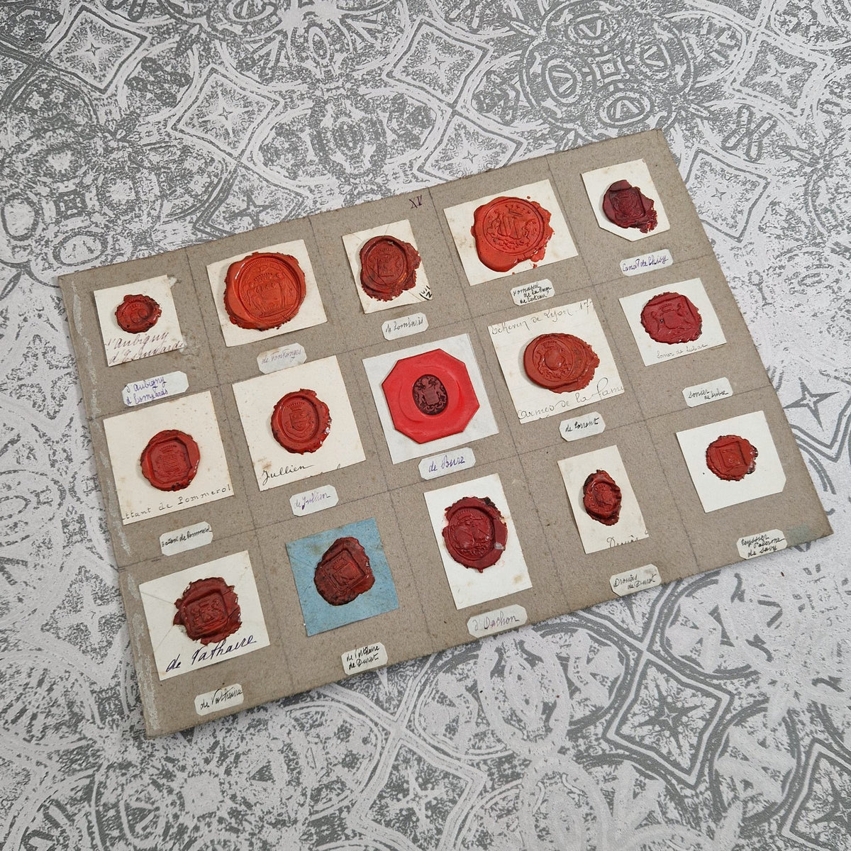 Quinze sceaux anciens - Cachet bicolore et grands blasons