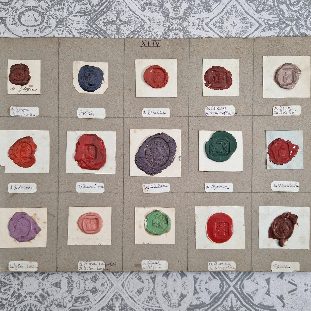 Belle planche d'anciens sceaux polychromes