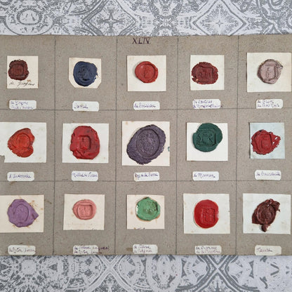 Belle planche d'anciens sceaux polychromes