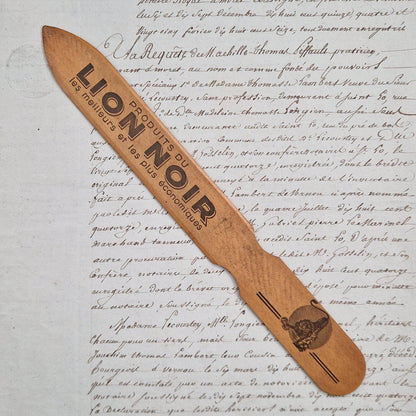 Coupe-papier publicitaire en bois - Produits du Lion Noir