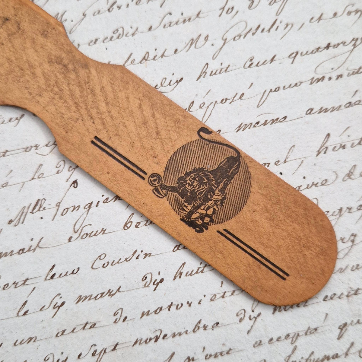 Coupe-papier publicitaire en bois - Produits du Lion Noir