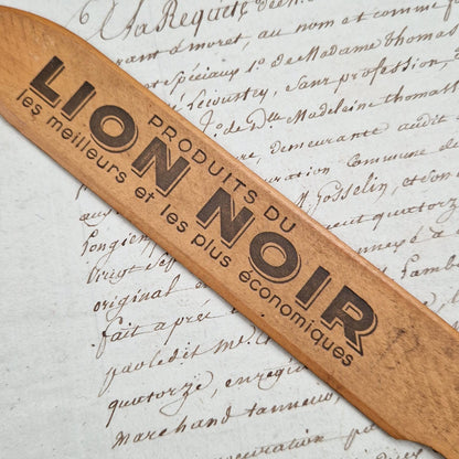 Coupe-papier publicitaire en bois - Produits du Lion Noir