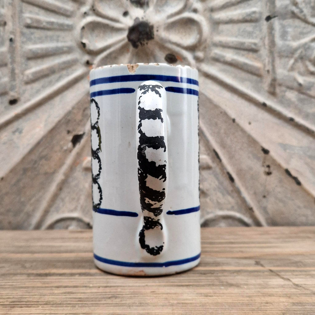 Pichet d’archer n° 5 à cercles noirs et filets bleus
