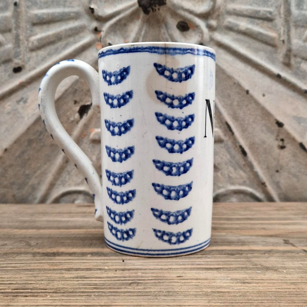 Chope d’archer n° 20 à festons bleus - Faïencerie de Nimy