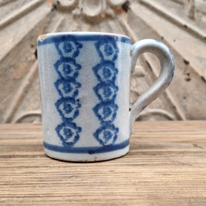 Ancienne chope d’archer n° 3 à frises florales bleues