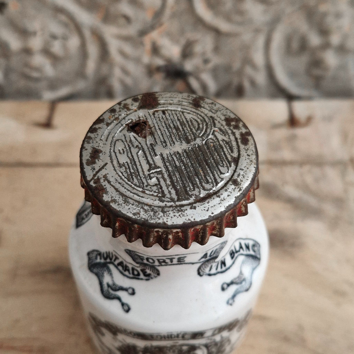 Ancien pot à moutarde Grey-Poupon avec sa capsule en métal
