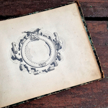 Ancien album de monogrammes XIXe siecle