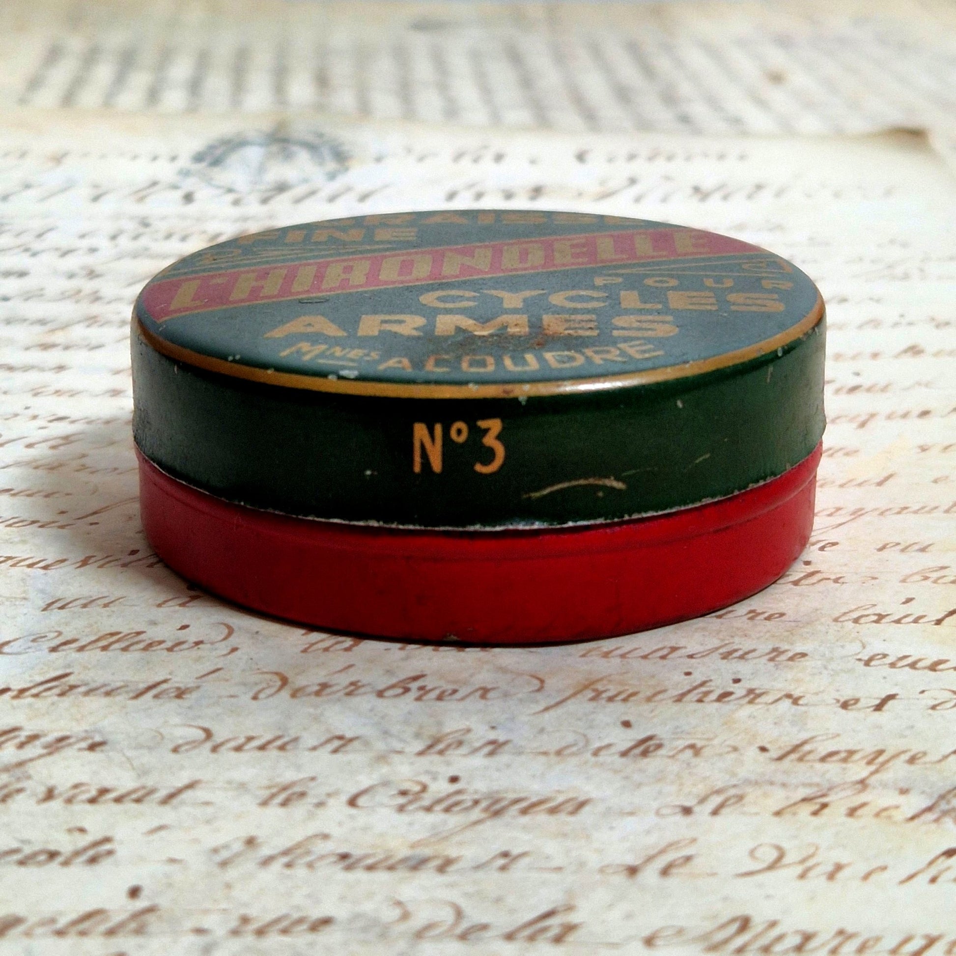 Ancien boite graisse cycles et armes