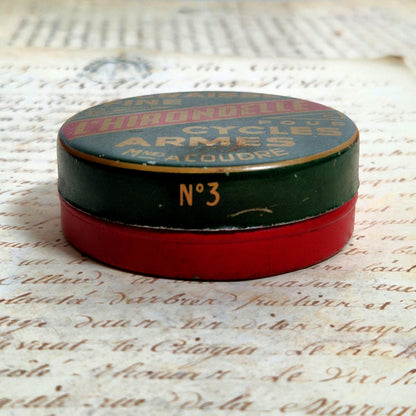 Ancien boite graisse cycles et armes