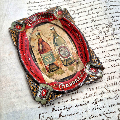 Ancien cendrier en tole publicitaire Vermouths