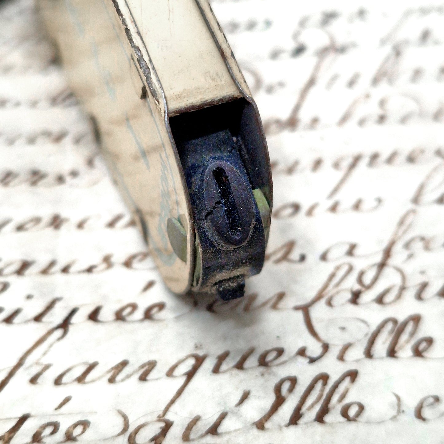 Ancien tampon à roulette à chiffres