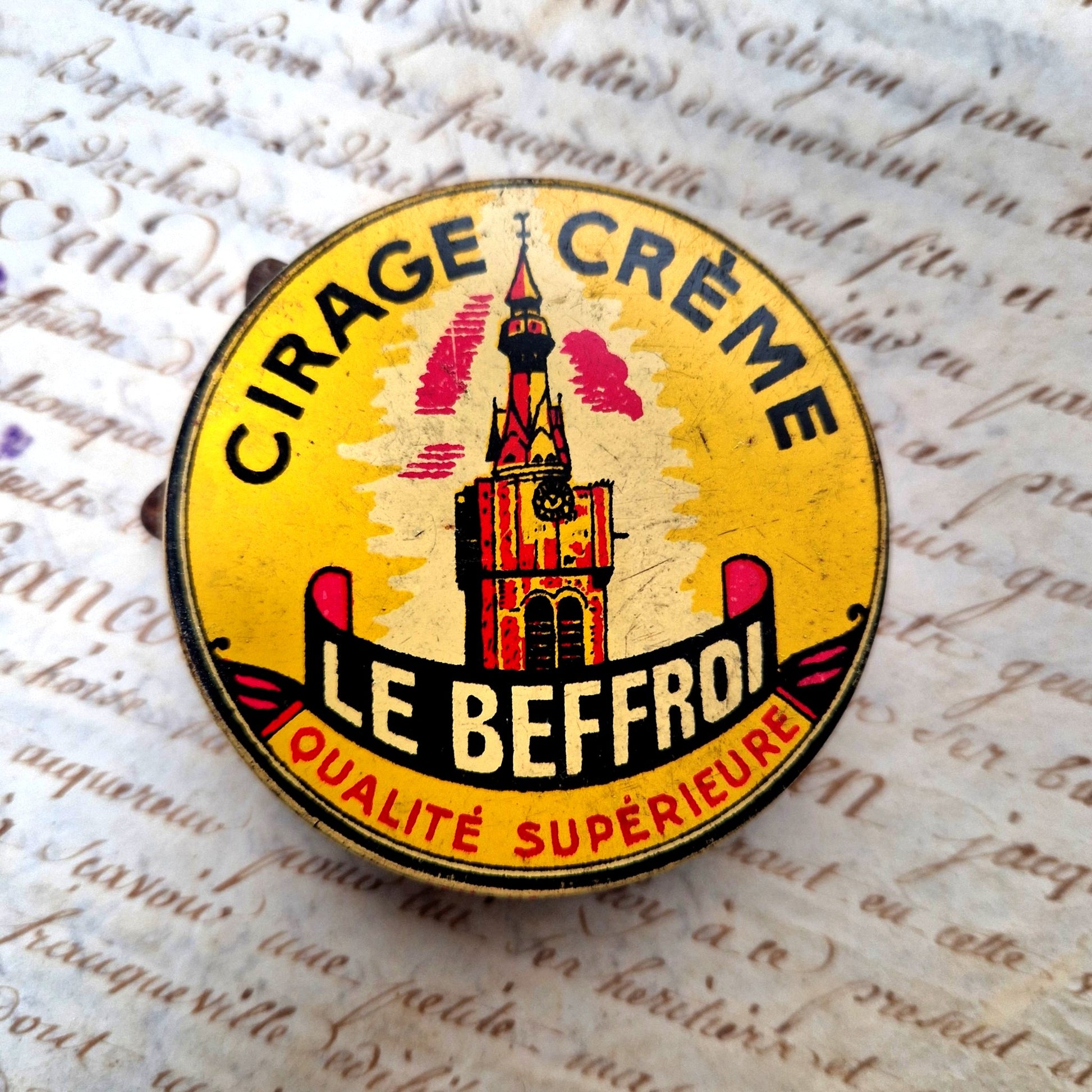 Ancienne boite cirage le beffroi Arras Bethune