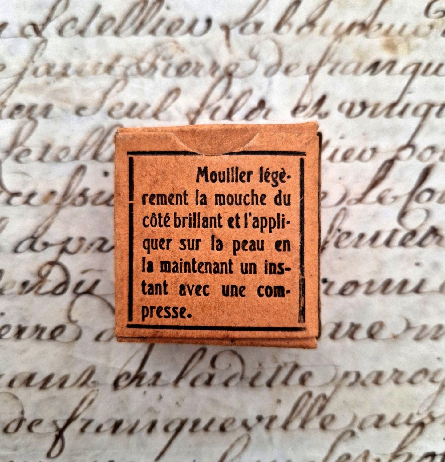 Antique pharmacy box Mouche d'opium