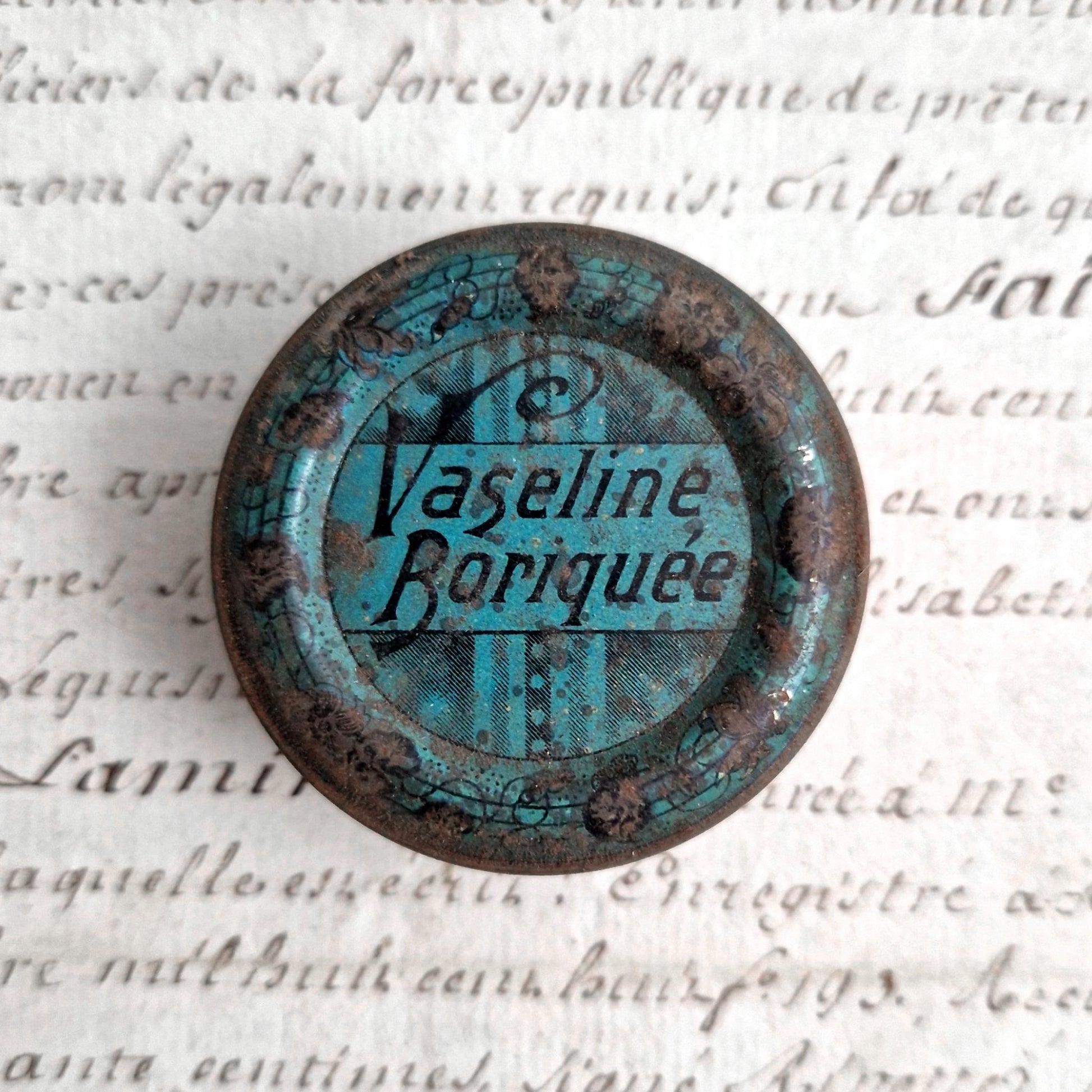 Boite ancienne vaseline boriquee